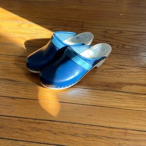 MAGUBA Swedish Clogs Navy Leather Wood Mid Heel Taupe Tan Womens EUR 38 US 8